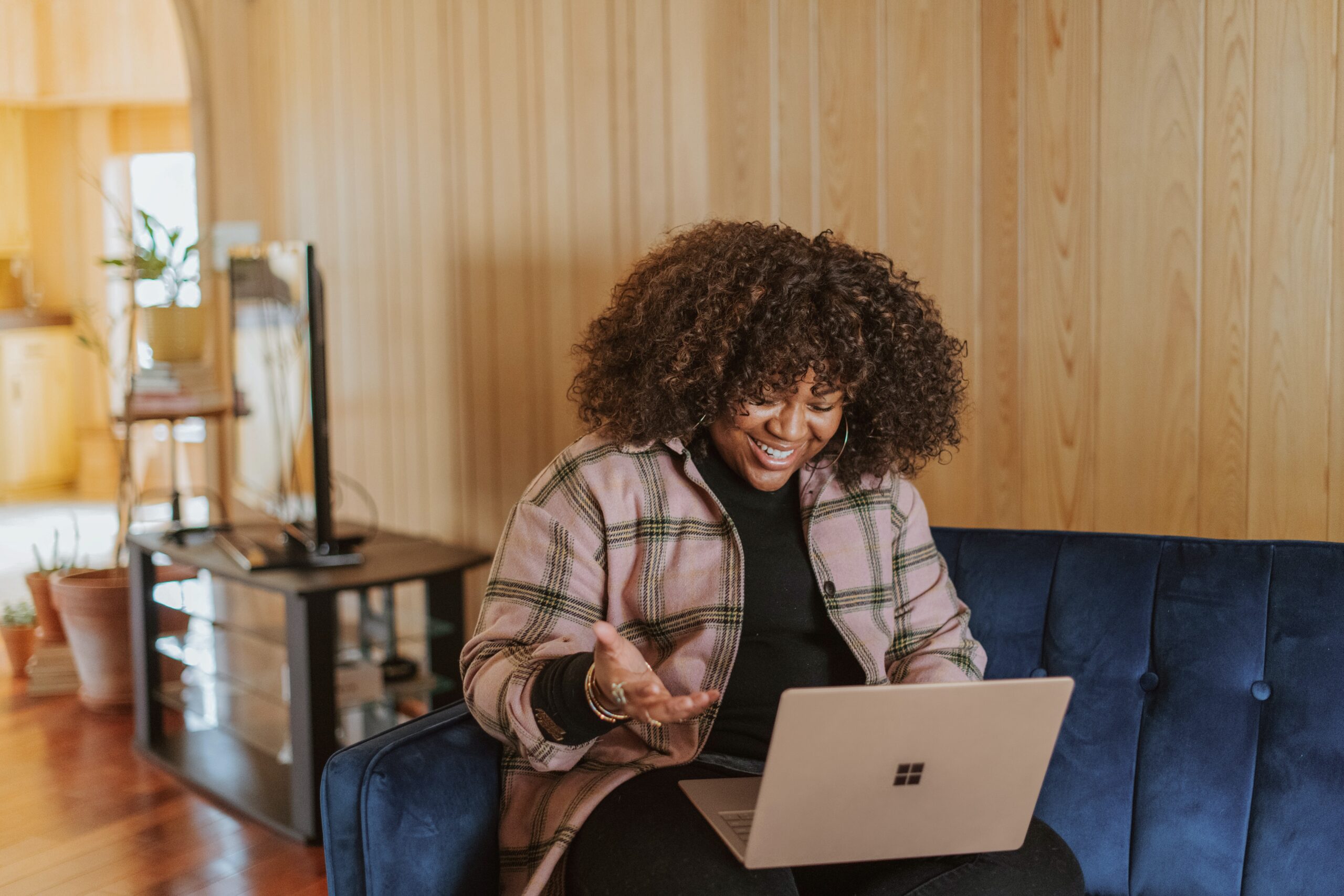 A student connecting with someone from her laptop.
