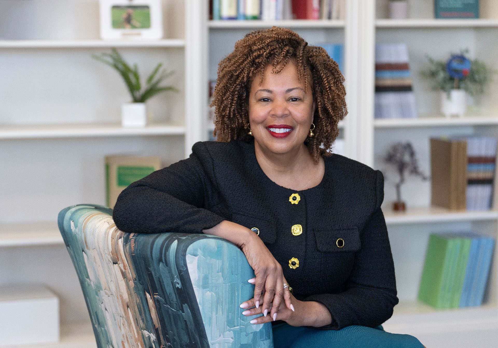 Headshot of Fesia Davenport’95