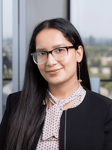 This is 1L Sarahi Flores's headshot.