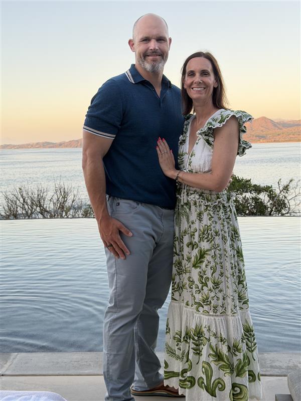 Kristin Svercheck ’07 (left) and Tom Sverchek (right) in front of an expansive body of water.